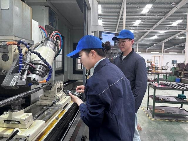 Yancheng Industrial Vocational And Technical College: School-enterprise Cooperation To Overcome Precision Tool Processing Problems-Dalian Fuhong Machinery Co., Ltd