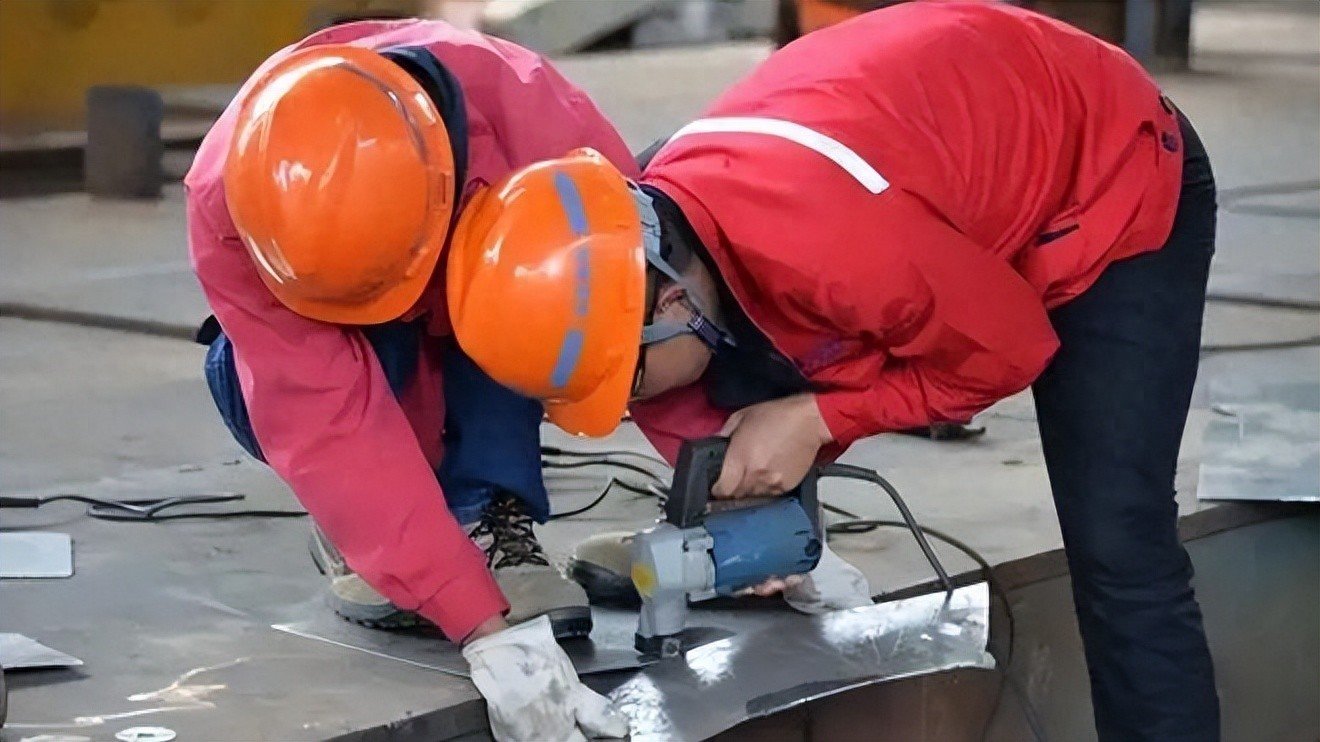 What Does A Riveter Do? How Are The Wages And Benefits?-Dalian Fuhong Machinery Co., Ltd