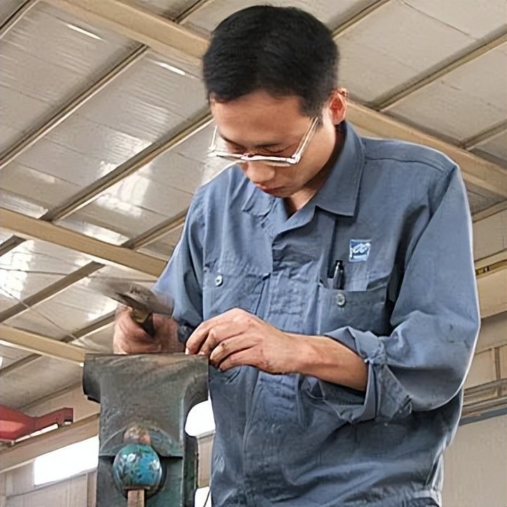 铆工就业前景_铆工技能提升_厚板铆焊加工报价按公斤还是工时