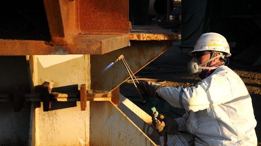 厚板铆焊加工报价按公斤还是工时_铆工技能提升_铆工就业前景