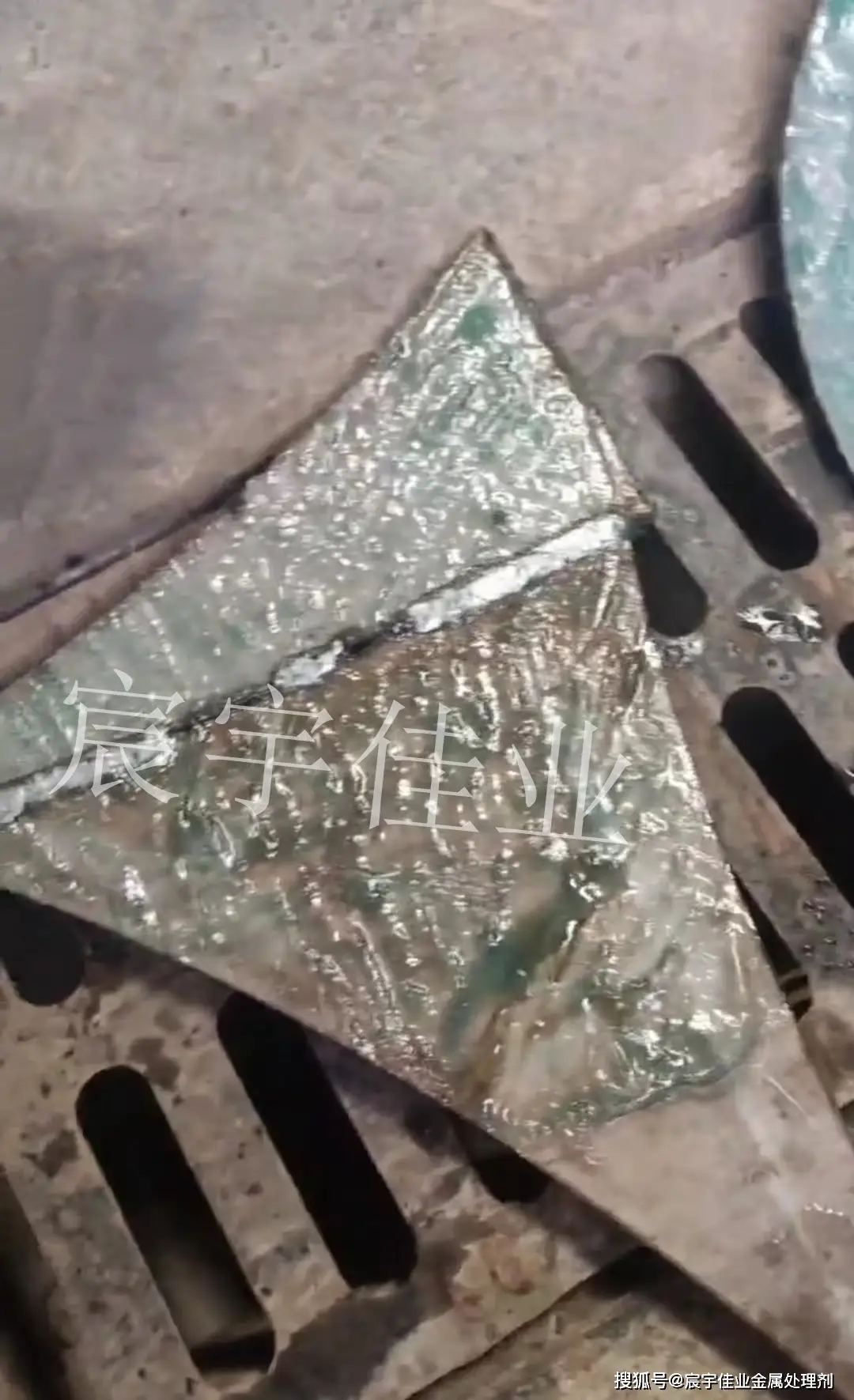 What Are The Differences, Effects, And Usage Methods Between Stainless Steel Pickling Passivation Paste And Stainless Steel Pickling Passivation Liquid?-Dalian Fuhong Machinery Co., Ltd