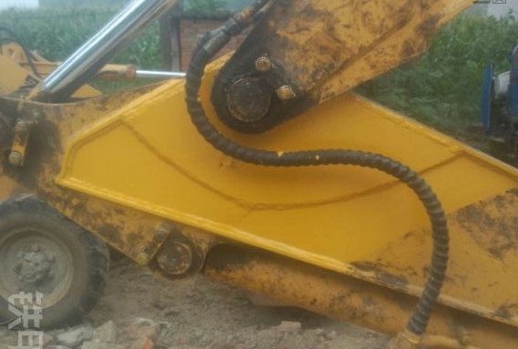 圆锥破机架裂纹现场不动火铆焊维修_挖掘机大小臂开裂修复方法_挖掘机大小臂开裂原因