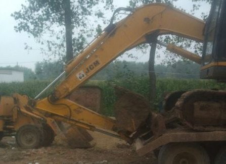 挖掘机大小臂开裂原因_挖掘机大小臂开裂修复方法_圆锥破机架裂纹现场不动火铆焊维修