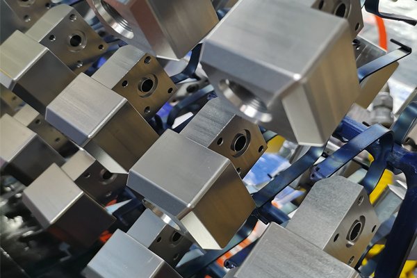 图片[4]-Research On The Relationship Between Machining Accuracy And Surface Roughness In CNC Aluminum Parts Processing (cnc Aluminum Parts Processing Cutting Parameter Table)-Dalian Fuhong Machinery Co., Ltd