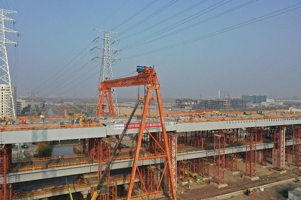 公轨双层不锈钢复合钢板高架桥梁建造关键技术_大跨度无环索多向张弦穹顶结构建造关键技术_现代钢结构工程中焊接与铆接的混合应用