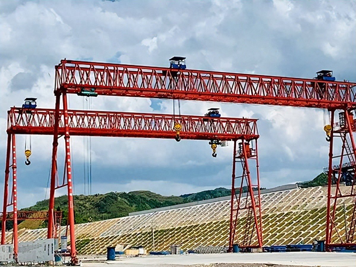 What Are The Advantages Of The Flower Stand Gantry Crane In The Hoisting Of Prefabricated Components?-Dalian Fuhong Machinery Co., Ltd